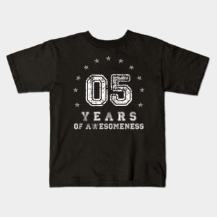 Vintage 5 years of awesomeness Kids T-Shirt